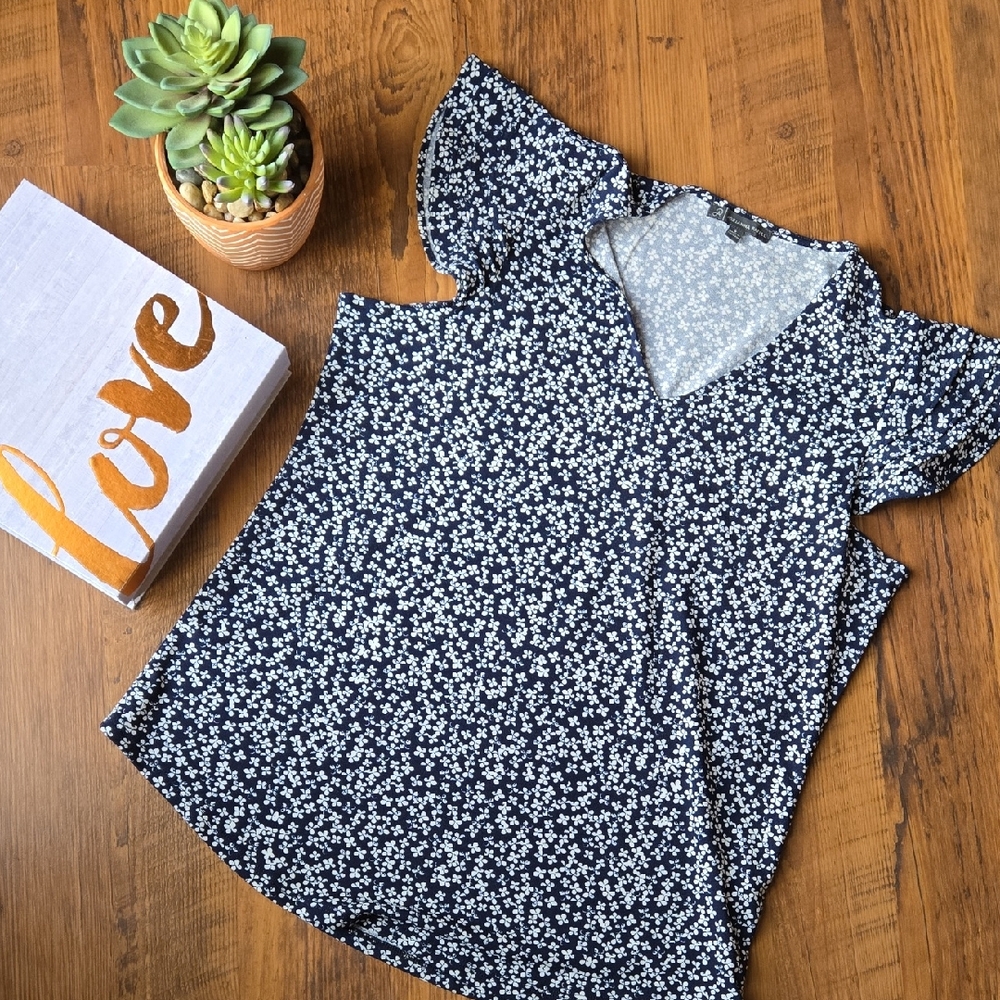 Adrianna Papell Navy Blue and White Floral Top Small